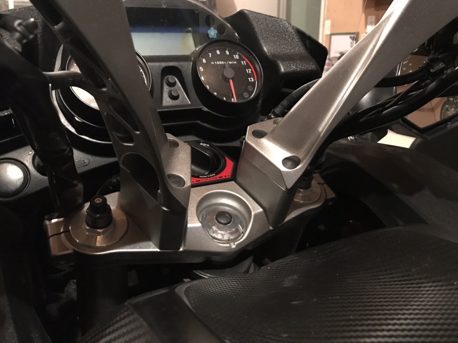 2 inch handlebar risers added to the Concours